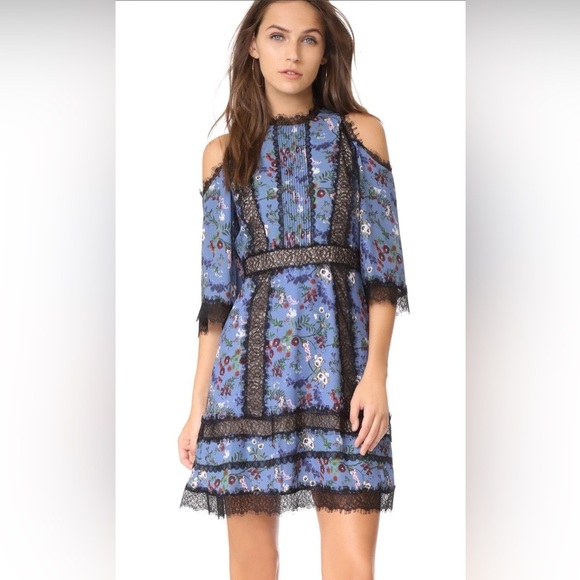 Alice + Olivia Gatz Cold Shoulder Mini Dress size 6 NWOT blue lace nude - Picture 1 of 16